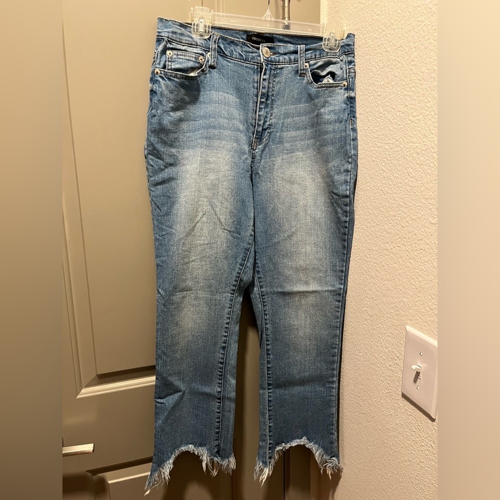 Plus size jeans with fraying at the bottom.
